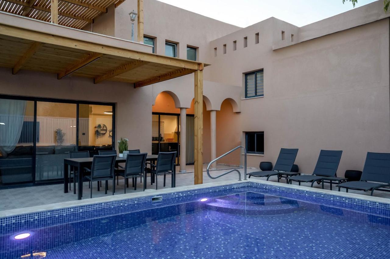 וילה רוני בריכה מחוממת Villa Roni Heated Pool Eilat Ngoại thất bức ảnh